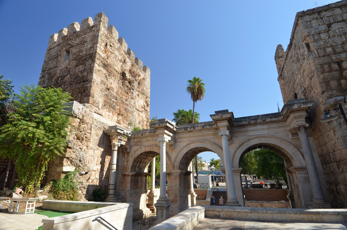 دروازه هادریان آنتالیا ترکیه (Hadrian's Gate)