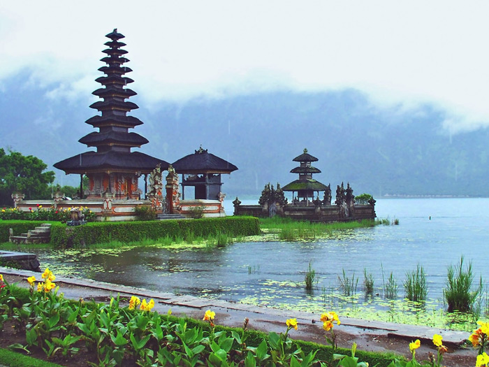 معبد پورا اولون دانو براتان بالی اندونزی (Pura Ulun Danu Bratan Temple Bali)