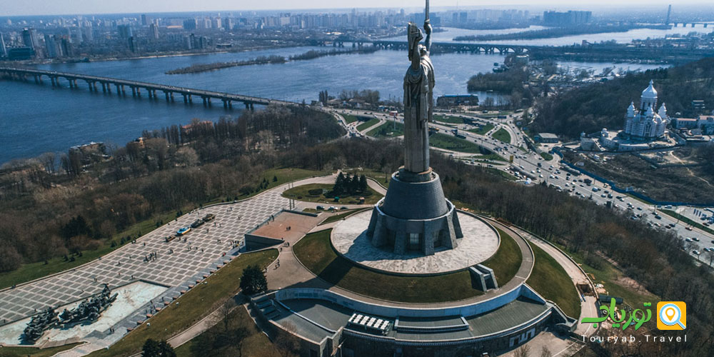 بنای یادبود مادر وطن کیف اکراین (تندیس استیل جماهیر شوروی)
