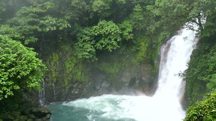 جاذبه گردشگری باتومی - آبشار ماخونتستی 