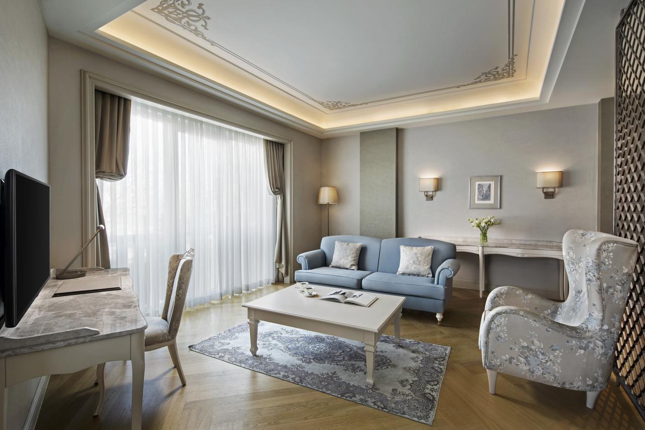 هتل لازونی استانبول ترکیه