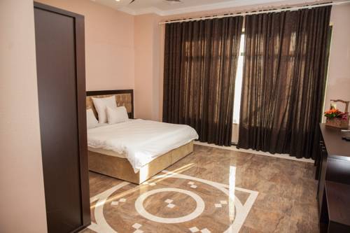 هتل گلدن شاین باکو