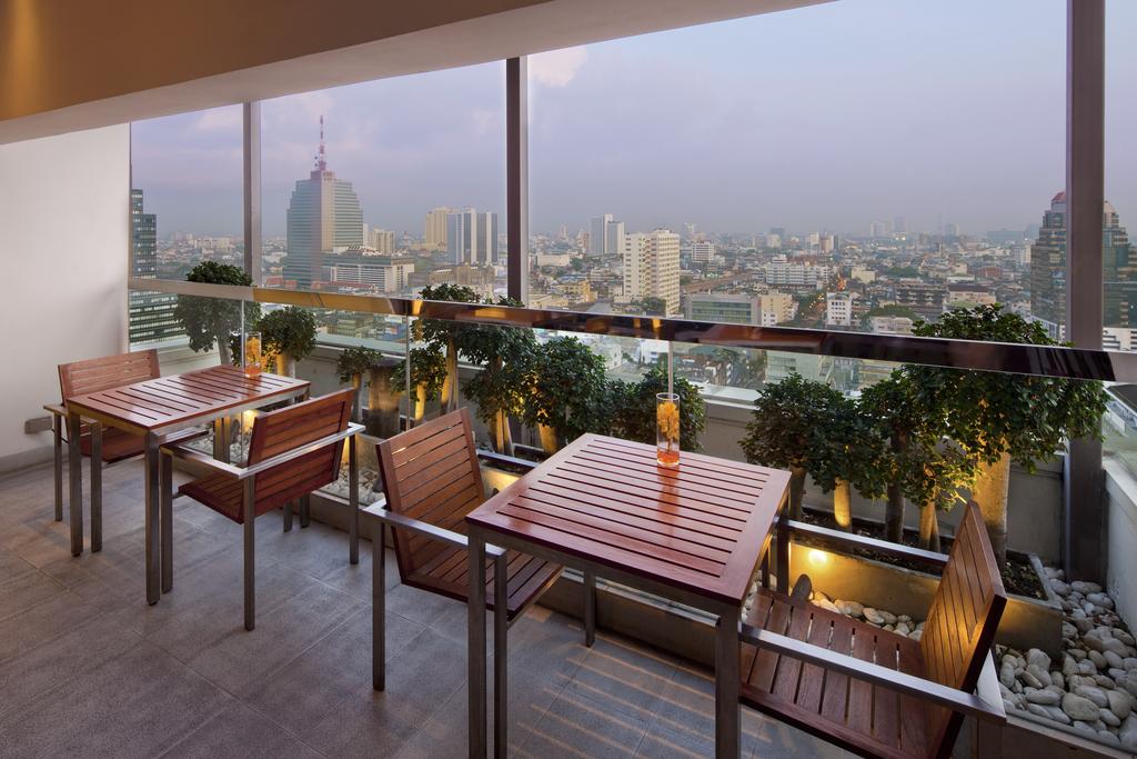 هتل هالیدی این سیلوم بانکوک تایلند