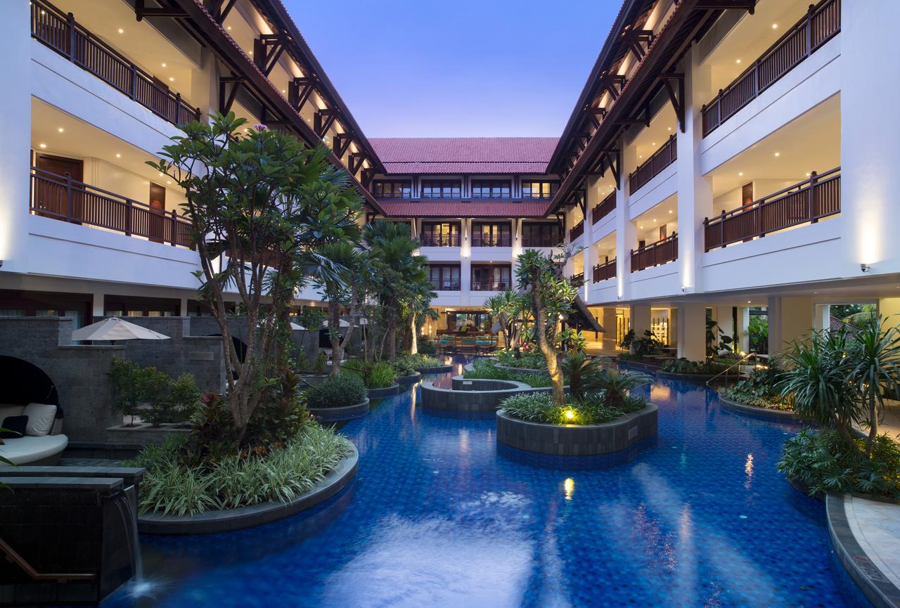 هتل هالیدی این ریزورت بنوآ بالی اندونزی