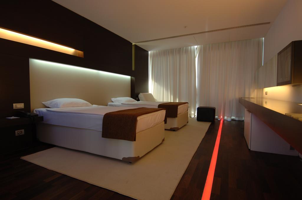 هتل کروانسرای لارا آنتالیا ترکیه