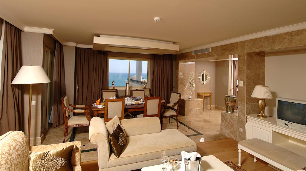 هتل دلفین دیوا پریمیر لارا آنتالیا ترکیه