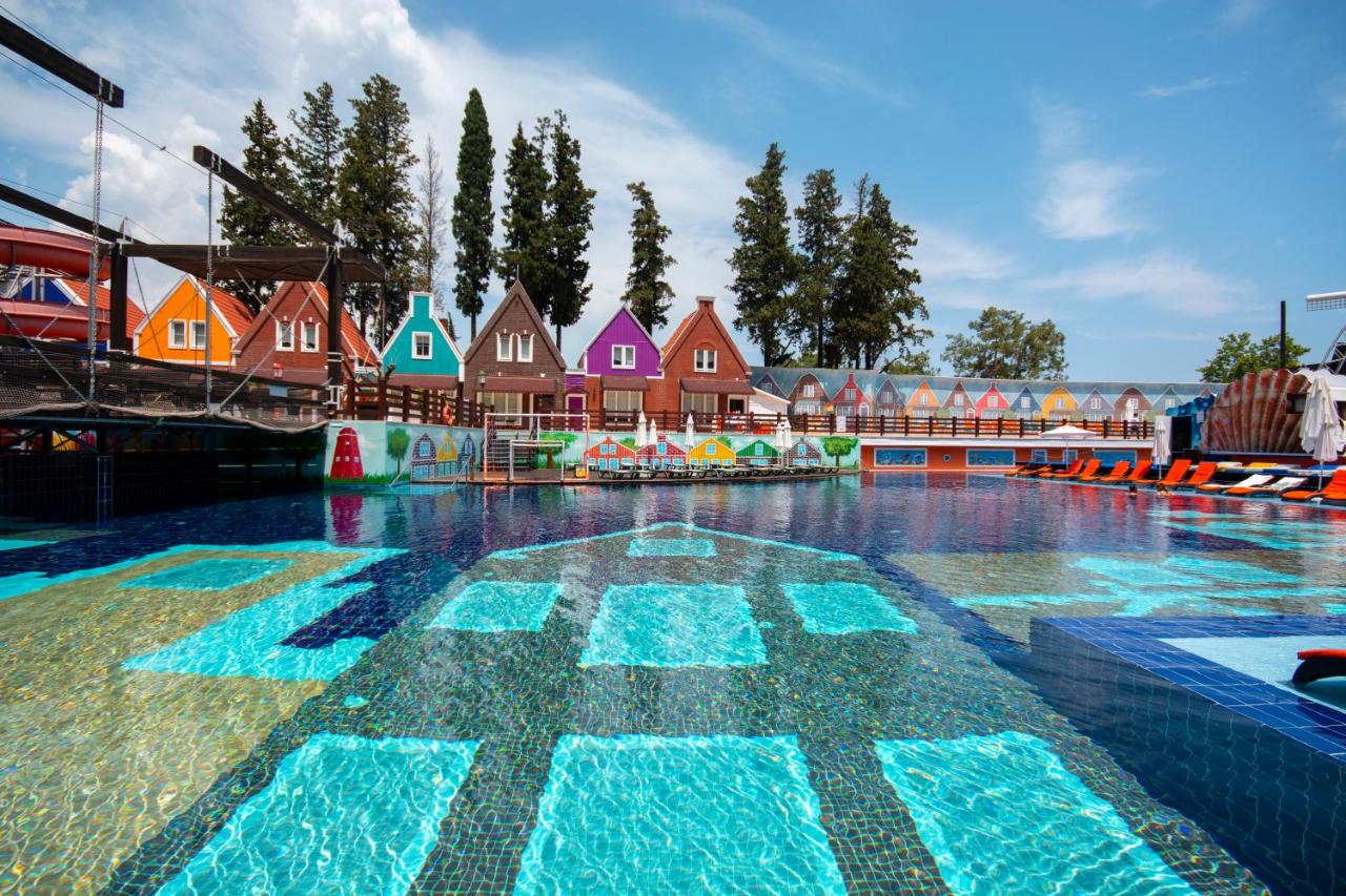هتل اورنج کانتی کمر آنتالیا ترکیه