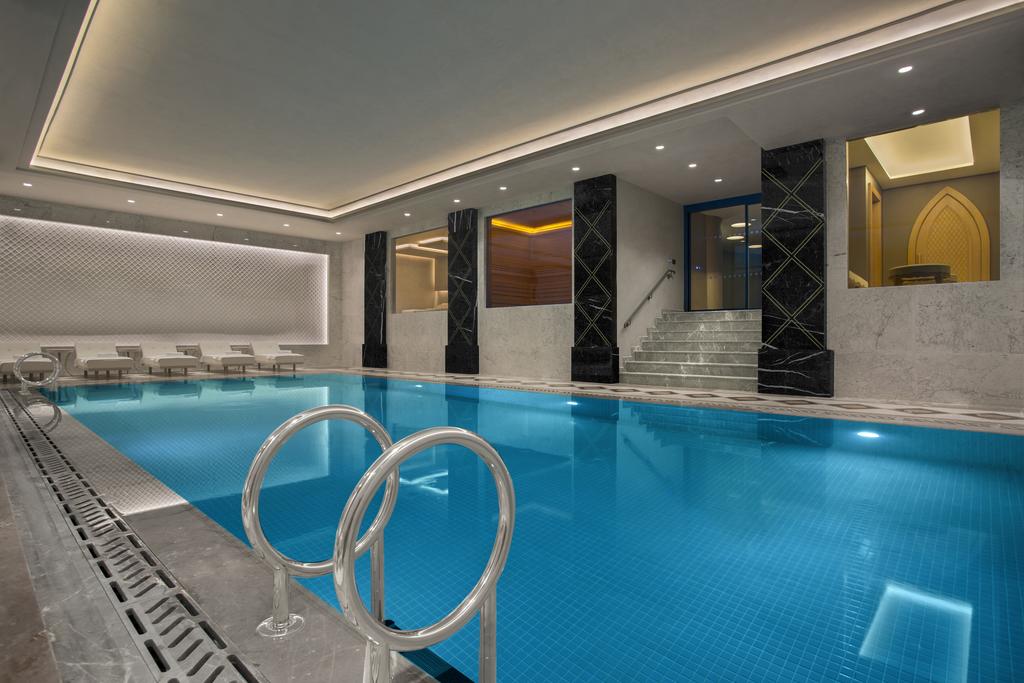 هتل لازونی استانبول ترکیه