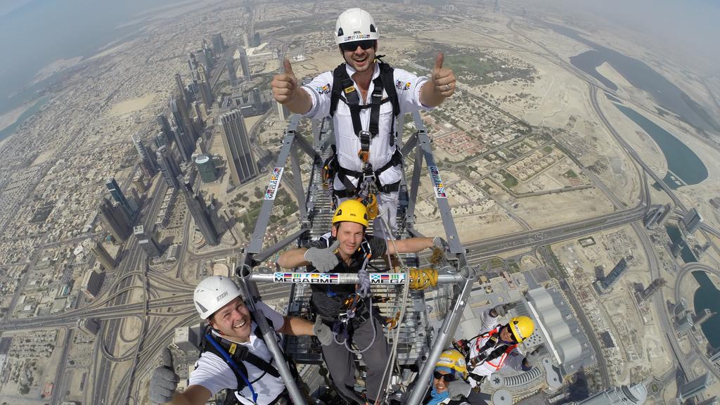 پرش از نوک برج خلیفه دبی(اسکای دایو)+VIDEO