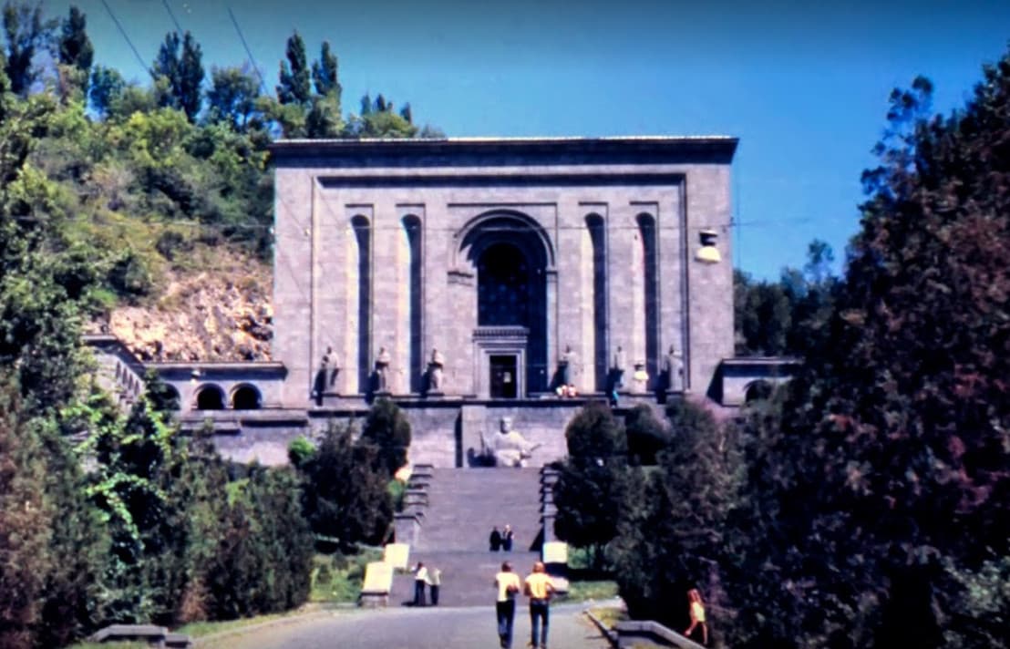 موزه ماتناداران (موزه دست نویس های باستانی ایروان)